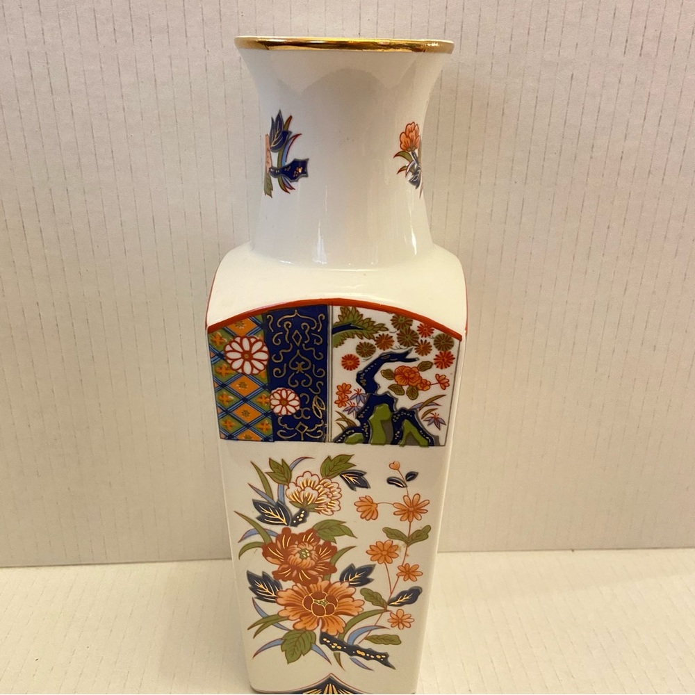 Japanese Imari Vase 1960’s Printed, Hand painted, Gilded Rim. - Picture 2 of 9
